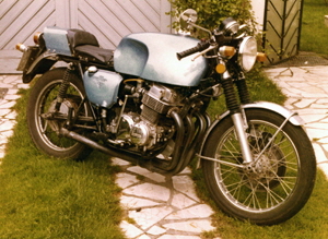 Honda 750 blau-300